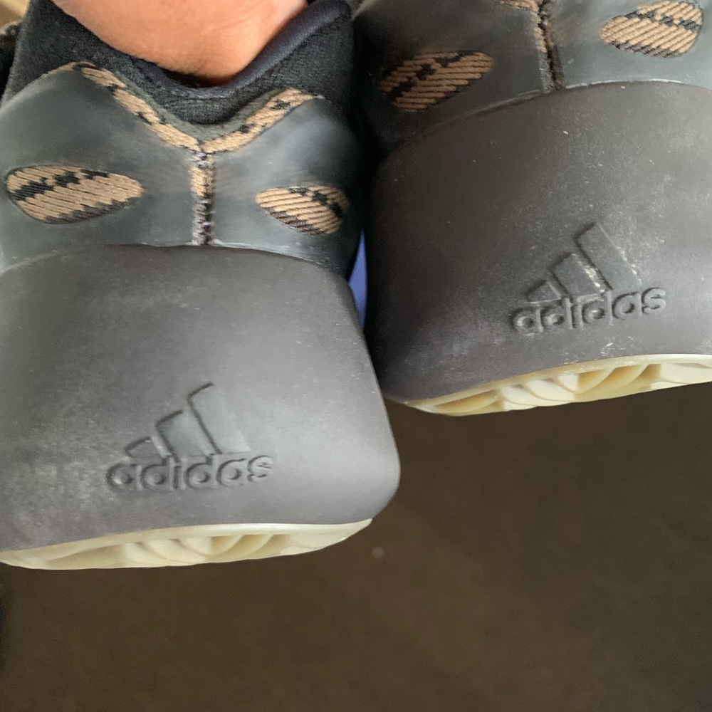 Yeezy clay brown 700 V3